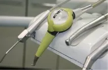 Професійне чищення зубів професійне