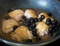 Рецепт курки з оливками, тушкована у вині на Смачному Блозі курки