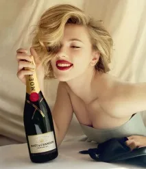 Скарлетт Йохансон у рекламі Moët & Chandon (Інтернет-журнал ETODAY) йохансон