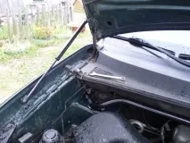 44Справи підкапотні або встановлення газових амортизаторів капота © встановлення