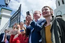 Борис Гребенщиков «Політики – всі злодії, ви пробачте злодії
