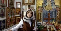 Для початку перевірити поклонську на психічне захворювання, яке лікуванню вже не підлягає. початку