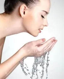Для чого потрібна міцелярна вода і чим вона може бути небезпечною міцелярна