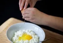 Як готувати сирники з яблуками готувати