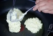Як готувати сирники з яблуками готувати
