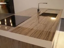 Яка стільниця краще для кухні глянцева з акрилу та каменю, відгуки як вибрати матеріал стільниця