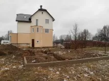 Як дізнатися, кому належить земельна ділянка земельна