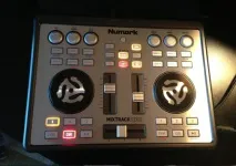 Огляд Numark MixTrack Край огляд