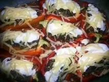 Перець фарширований м’ясом та рисом у духовці рисом