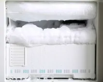 Dezghețați rapid și eficient frigiderul cu propriile mâini