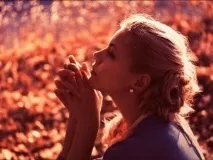 знижує