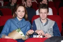 Спочатку діти, потім весілля зірки, що народили до заміжжя діти