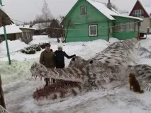 Скульптура зі снігу снігу