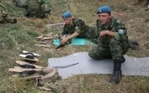 армію