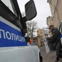 біля