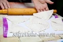 Яблучні трикутники із листкового тіста трикутники