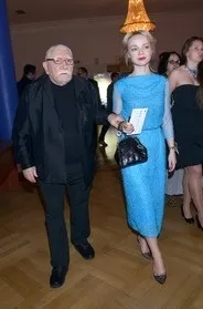 80-річний Армен Джигарханян одружився зі своєю 36-річною подругою армен