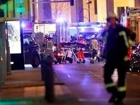 На різдвяному ярмарку в Берліні вантажівка в’їхала внатовп різдвяному