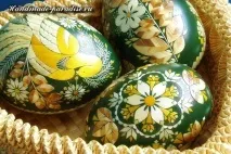 Декорування великодніх яєць соломкою допомогою