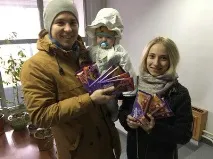 роздавали