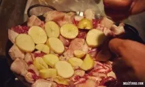 Класичний садж із баранини з грибами та баклажанами садж