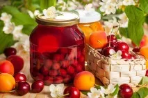 Компот із черешні з кісточками на зиму кісточками