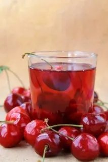 Компот із черешні з кісточками на зиму компот