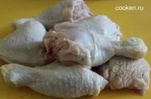 Курячі стегенця з рисом у соєвому соусі. стегенця