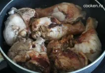 Курячі стегенця з рисом у соєвому соусі. рисом