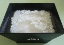 Курячі стегенця з рисом у соєвому соусі. курячі