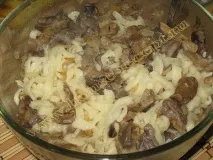 Локшина з грибами, запечена в горщиках з твердим сиром. грибами