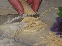 Локшина з грибами, запечена в горщиках з твердим сиром. грибами