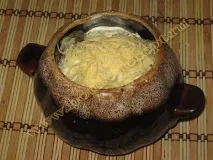 Локшина з грибами, запечена в горщиках з твердим сиром. горщиках