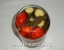 Мариновані огірки з помідорами без стерилізації помідорами