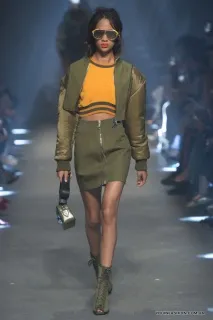 Модні бомбери 2017 фото останніх новинок з подіумів, You in Fashion модні