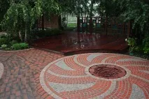 Мощення клінкерною цеглою садових доріжок та тротуарів клінкерною