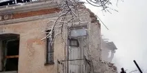 На вулиці Крупській зносять «німецький котедж» заради нового житла. зносять