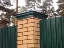 Наверши на стовпи паркану, встановлення шапок на огорожі своїми руками інструкція, фото та паркану