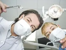Nu vă fie frică de stomatologi, fie frică de dinții răi!