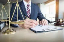 Відповідальність адвоката перед клієнтом перед