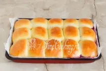 Пиріжки з вишнею в духовці. вишнею