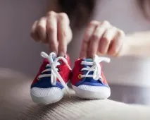 Перше взуття для малюка Як вибрати і коли купувати Яке має бути перше взуття для малюка малюка