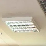 Стельовий світильник із люмінесцентними лампами лампами