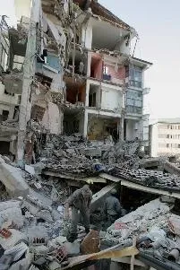 Поведінка під час землетрусу вдома та на вулиці землетрусу