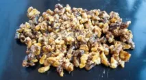 Святковий торт з грильяжем і карамельним кремом своїми руками. кремом