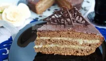 Святковий торт з грильяжем і карамельним кремом своїми руками. святковий