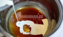 Святковий торт з грильяжем і карамельним кремом своїми руками. торт