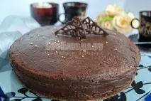 Святковий торт з грильяжем і карамельним кремом своїми руками. святковий