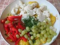Теплий салат з куркою та цвітною капустою капустою