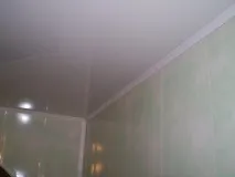 Вагонка ПВХ на стелю пластикова, фото безшовної стелі, монтаж та кріплення пластикова